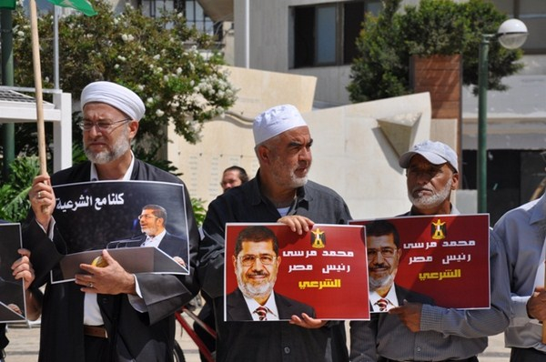 بالفيديو: الحركة الإسلامية تنظم وقفة احتجاجية أمام السفارة المصرية بتل ابيب 